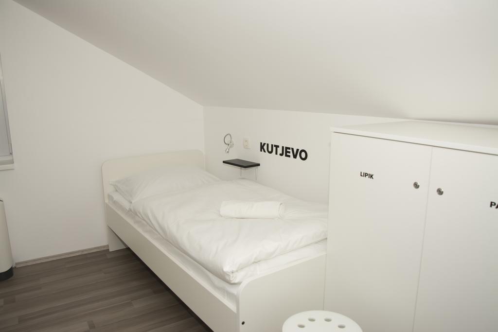 Hostel 101 Dalmatinac ヴコヴァル エクステリア 写真