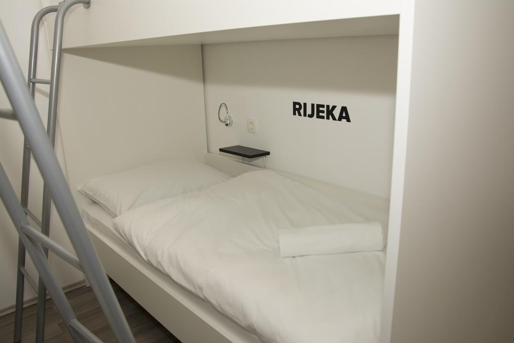 Hostel 101 Dalmatinac ヴコヴァル エクステリア 写真