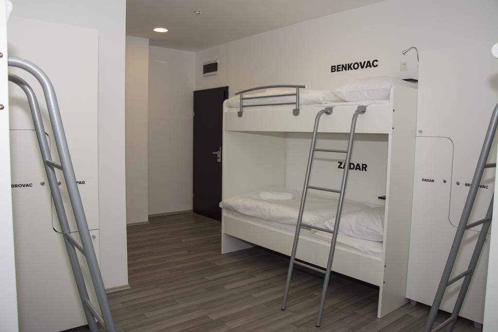 Hostel 101 Dalmatinac ヴコヴァル エクステリア 写真